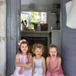 drewniany dom w lesie