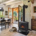 drewniany dom pod miastem