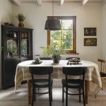 drewniany dom pod miastem