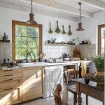 drewniany dom pod miastem