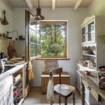 drewniany dom pod miastem