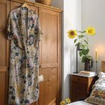 drewniany dom pod miastem