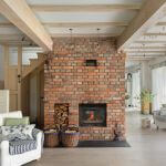 ściana z kominkiem aranżacja