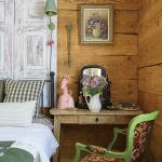 stary drewniany dom w stylu rustykalnym