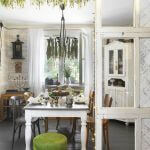 stary drewniany dom w stylu rustykalnym