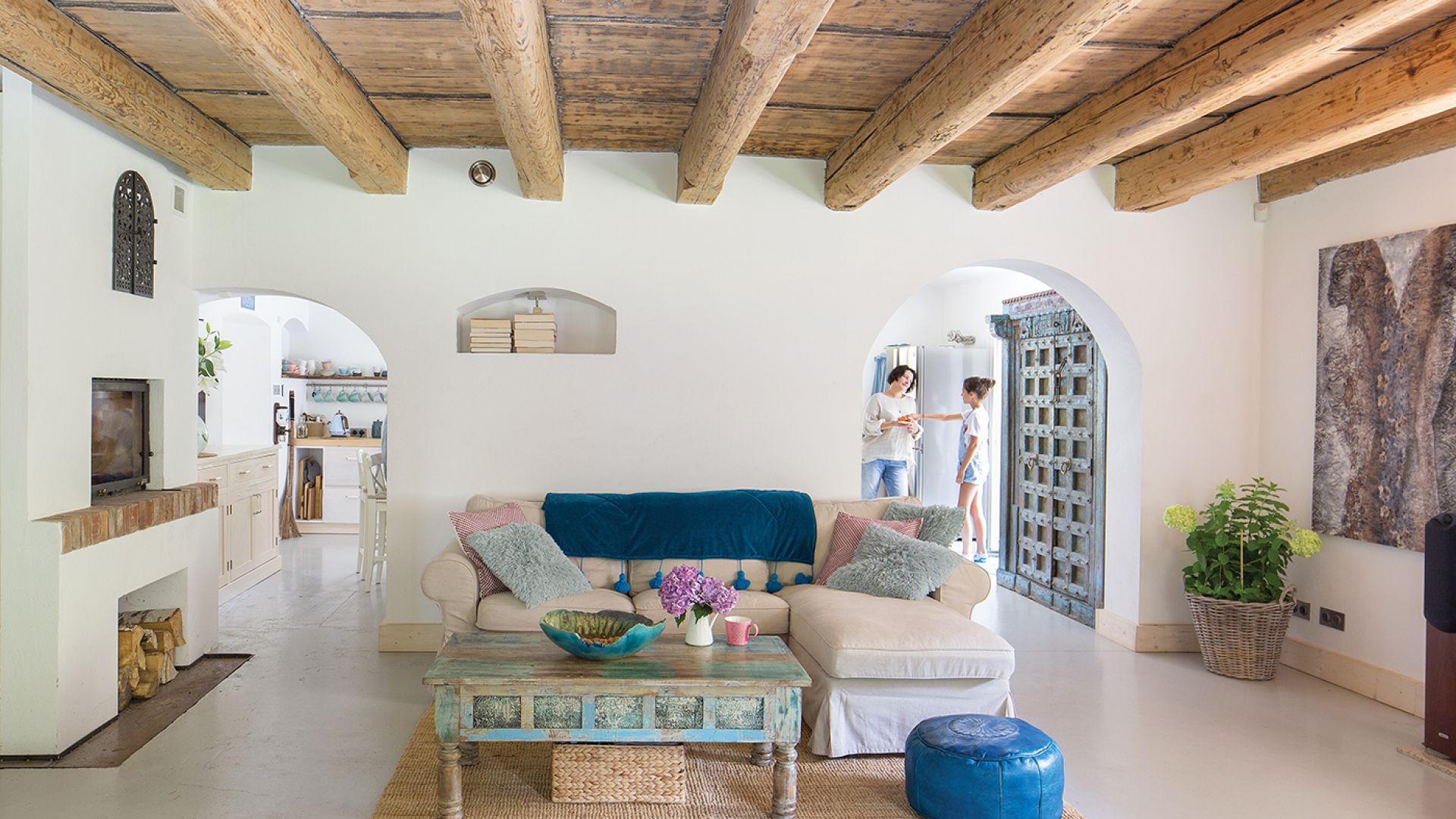 Dwustuletni dom pod Cieszynem pełen światła i sztuki