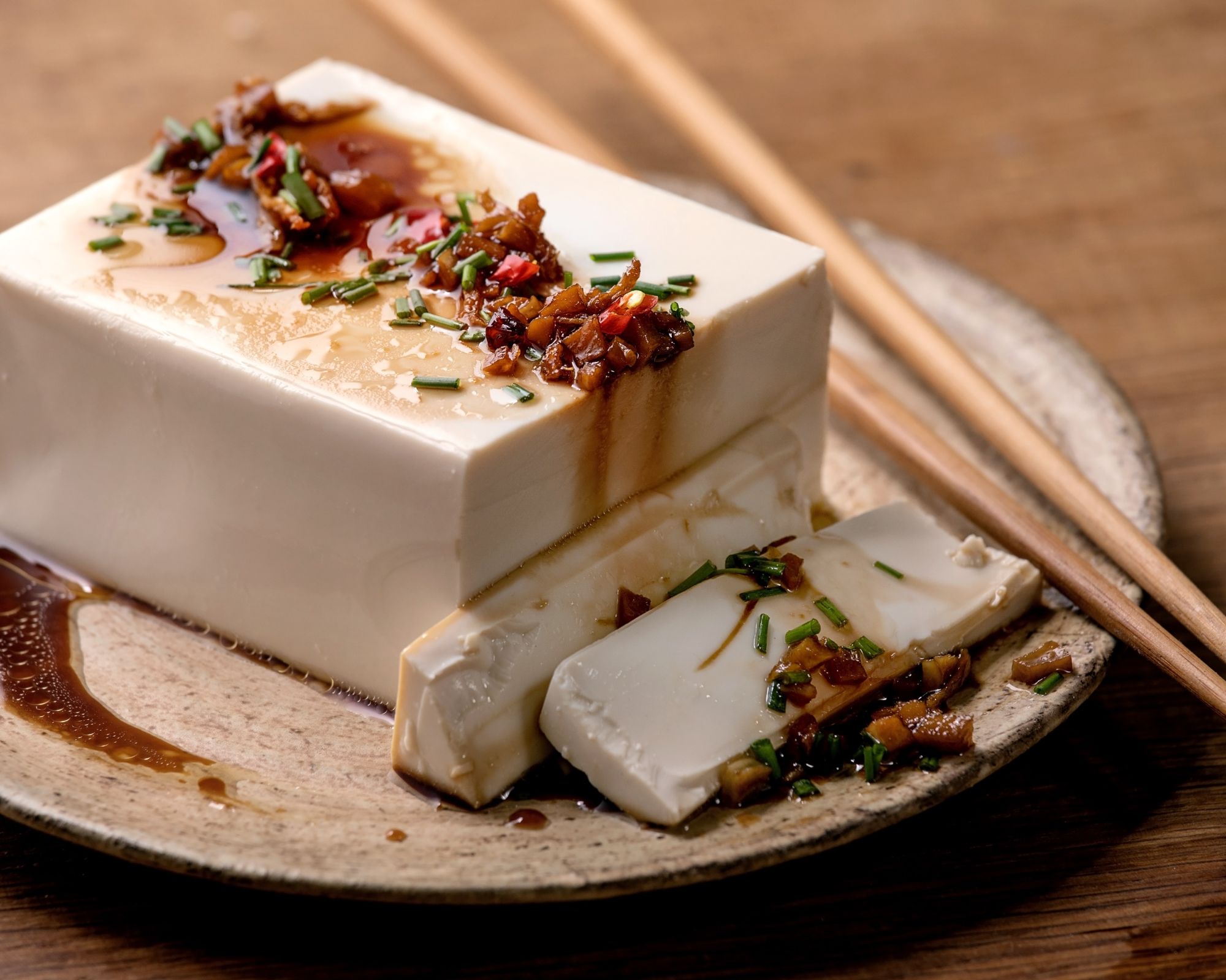 Tofu smażone, marynowane i w deserze. Poznaj rodzaje tofu i wypróbuj najlepsze przepisy
