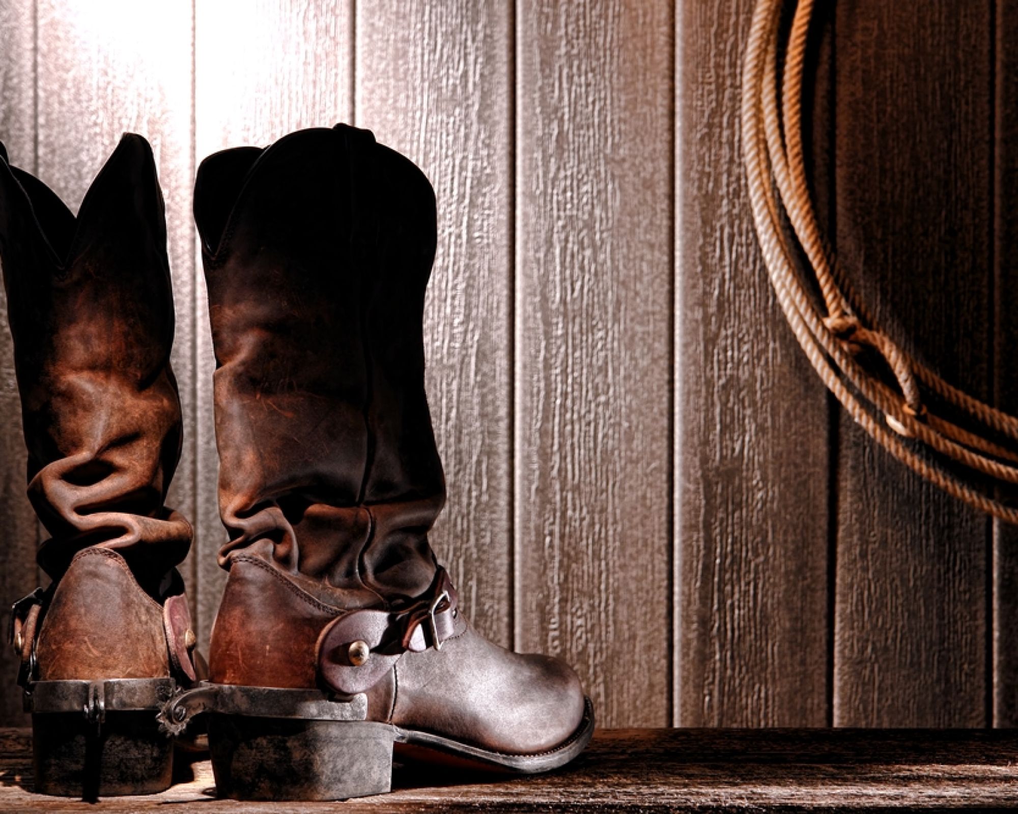 Jak dbać o buty? Poznaj domowe sposoby i odśwież swoją szafę!