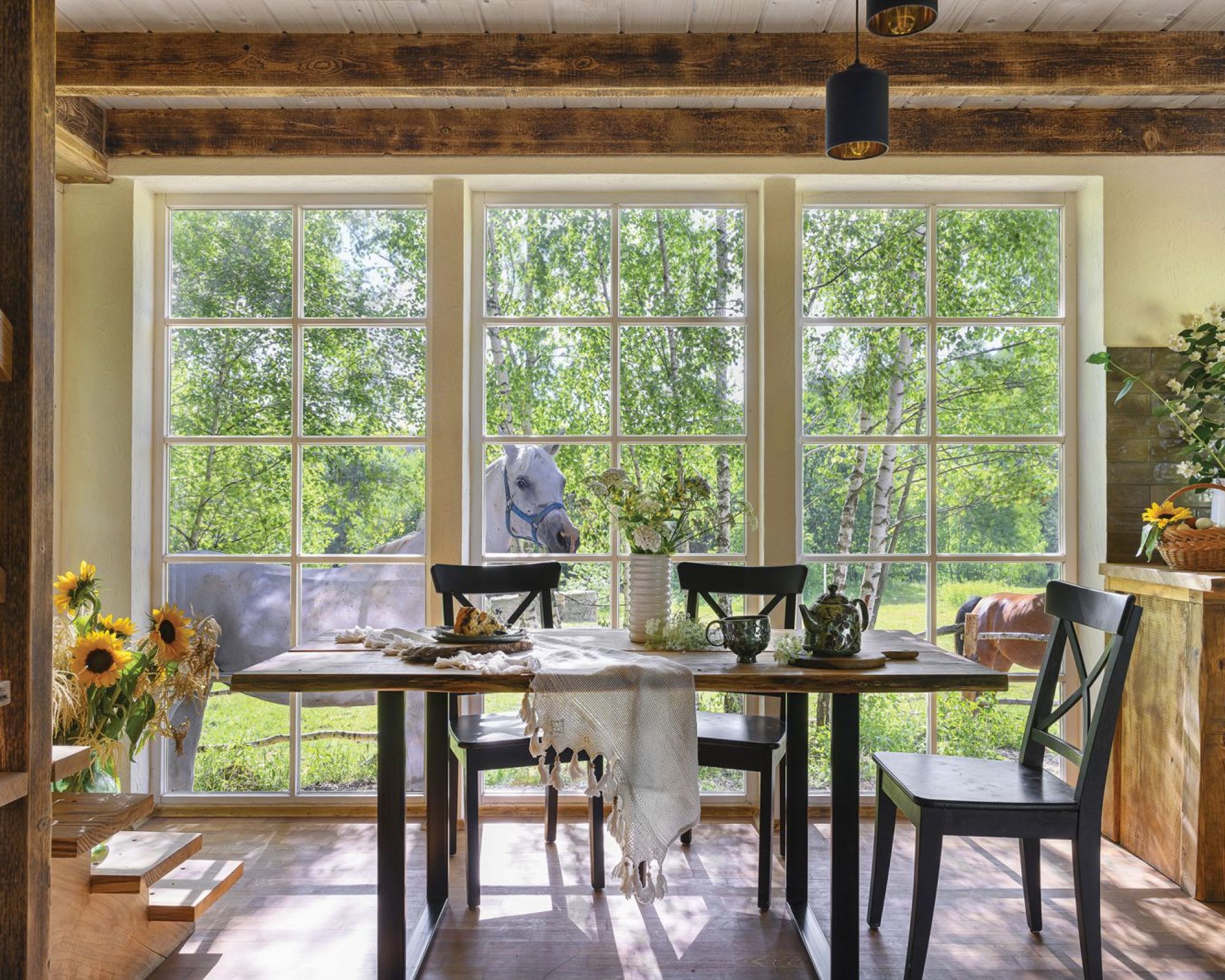 10 idealnych mebli do małych wnętrz w stylu country – stwórz sielski klimat na małym metrażu