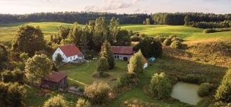 Dom z duszą na Warmii, jak wśród toskańskich wzgórz. Widoki robią takie wrażenie jak wnętrza Dom colorolii widok na siedlisko