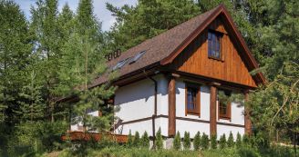 To prawdziwe zacisze nad jeziorem! Zobaczcie letni dom Darka z "Klanu" Zacisze nad jeziorem dom