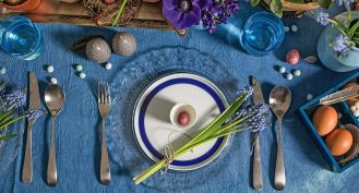 Wielkanocne dekoracje stołu niebieskie