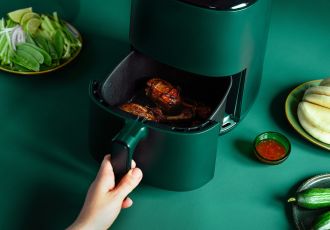 Czy warto kupić air fryer, czyli frytkownicę beztłuszczową i jakie dania w niej robić?