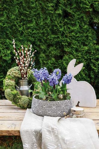 Dekoracje wielkanocne - waza z hiacyntami DIY Dekoracje wielkanocne - waza z hiacyntami DIY