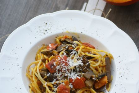 Spaghetti z grzybami i pieczoną dynią
