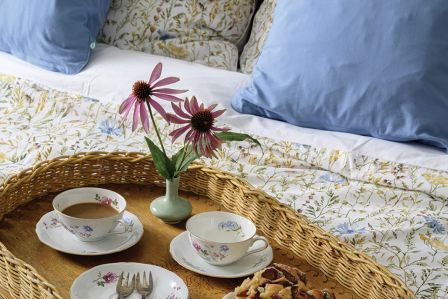 sypialnia w stylu cottagecore