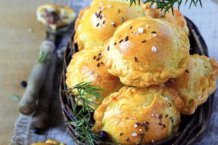 Pierogi myśliwskie z kiełbasą i grzybami