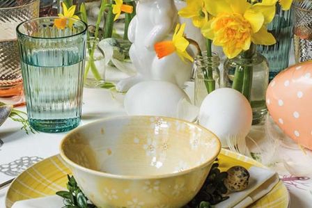 Wielkanocne dekoracje stołu niebieskie