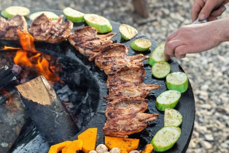 Jak przygotować się na sezon grillowy - 5 niezbędnych akcesoriów