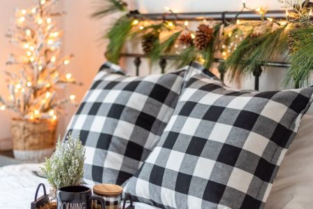 5 pomysłów jak udekorować sypialnie na święta