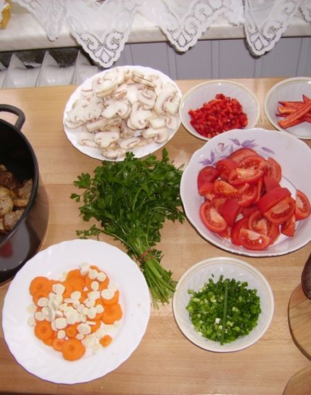 Gulasz węgierski z papryką, pieczarkami i kaszanką