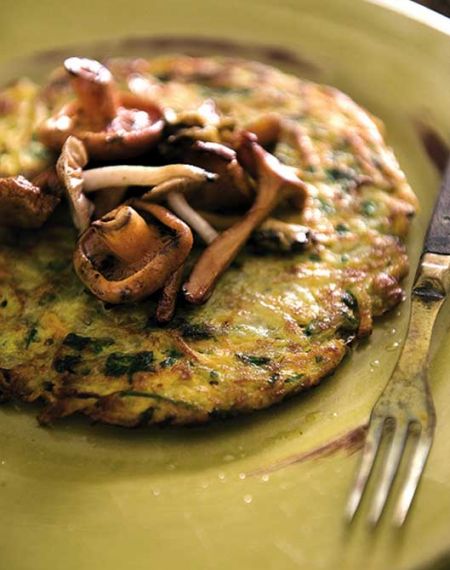 Pomysł na letnie śniadanie – omlet z kurkami