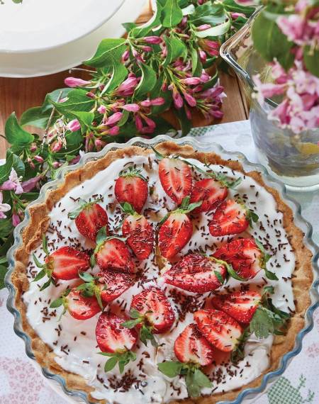 tarta z truskawkami i czekoladą