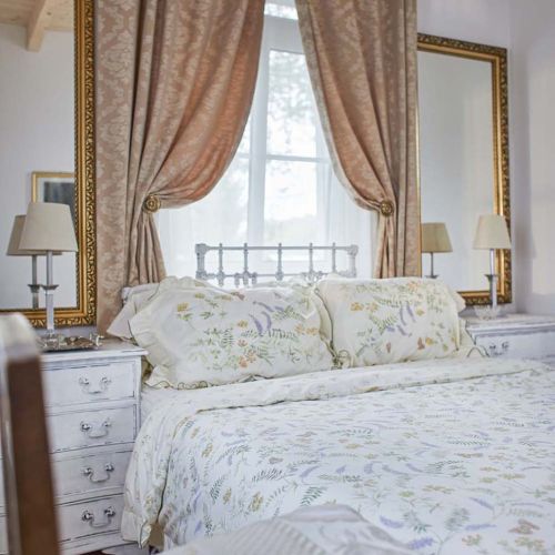 sypialnia w stylu cottagecore