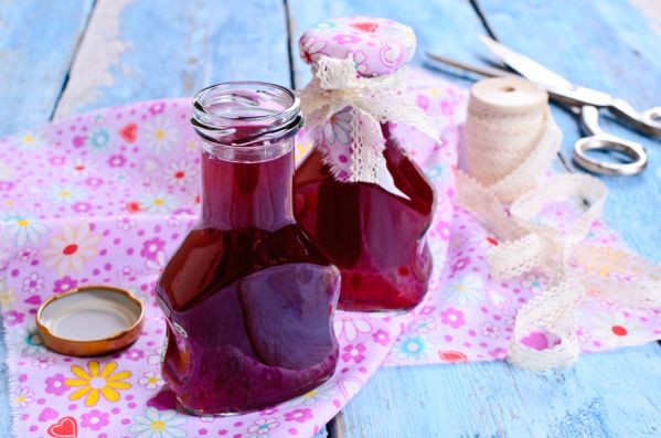 Sok z płatków dzikiej róży