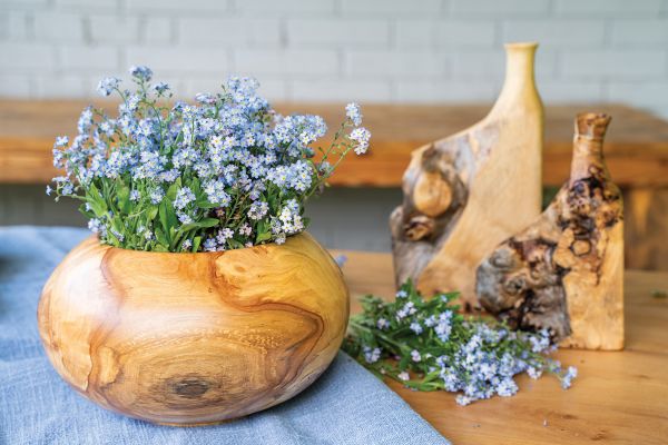 Drugie życie drzewa - poznaj opowieści zaklęte w drewnianych przedmiotach przez Tomasza z Wytoczone misa drewniana