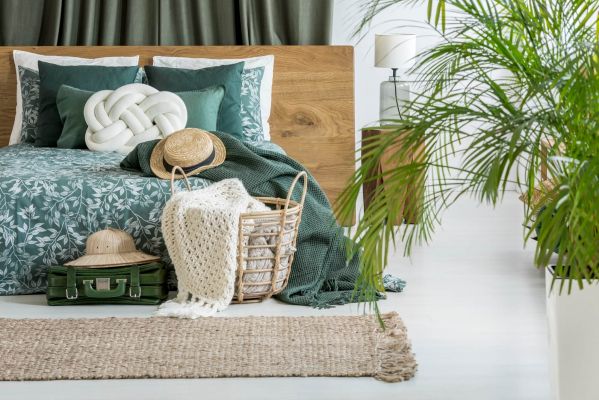 Wnętrza inspirowane naturą: jak łączyć rośliny z eleganckim designem? naturalne materiały jako podstawa