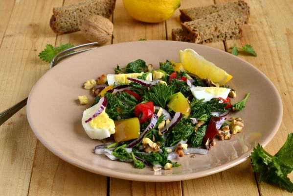 Sałata z babki i pokrzywy