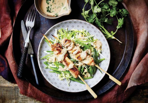 Satay z kurczaka z sosem kokosowym