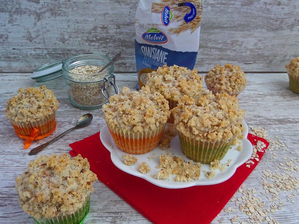 Babeczki marchewkowo - cukiniowe z orzechową kruszonką