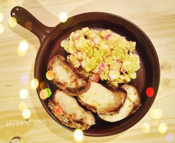 Sałatka z paluszków surimi