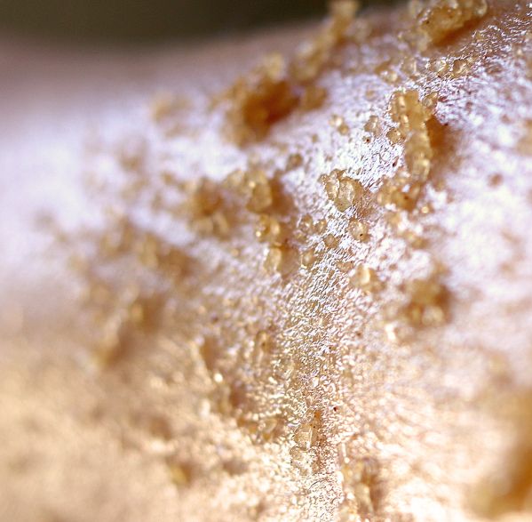 Odnawianie przez ścieranie z Hagi Cosmetics  Jak stosować scrub do ciała?