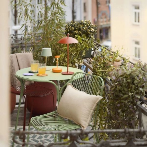 Meble na mały balkon w bloku – jak urządzić balkon w bloku praktycznie i stylowo oraz jakie meble wybrać meble na mały balkon
