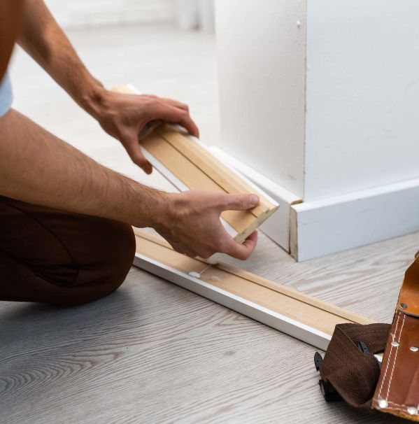 Jak montować listwy przypodłogowe drewniane