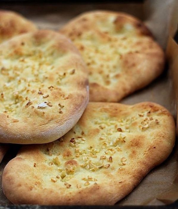 Czosnkowe chlebki Naan