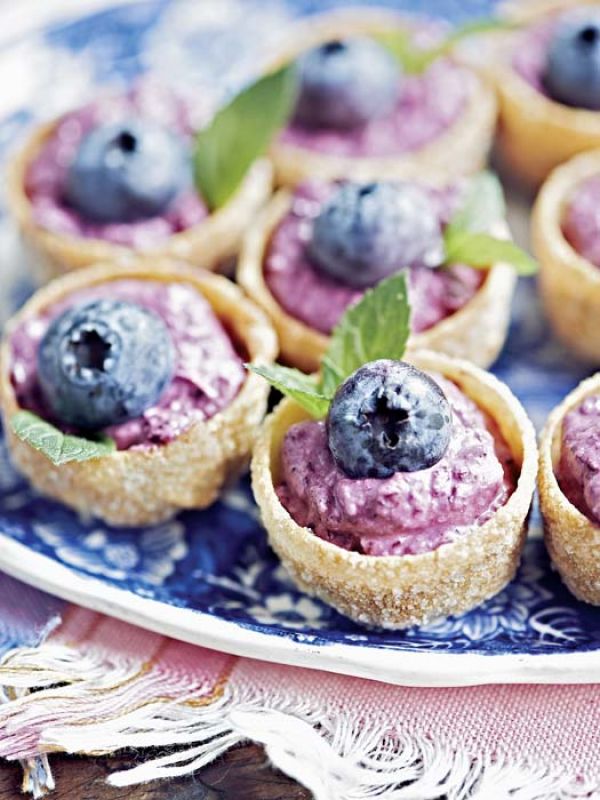 Babeczki z kremem jagodowym