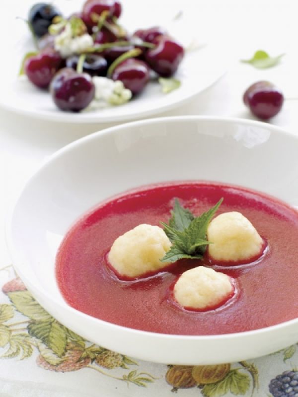 Zupa wiśniowa z knedelkami