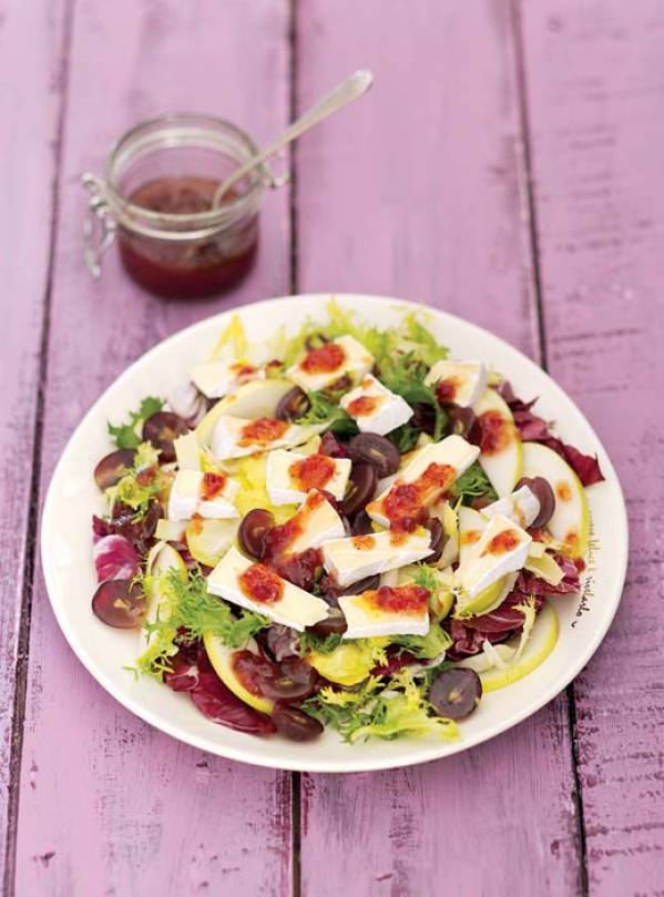 Malinowy camembert z winogronami Malinowy camembert z winogronami