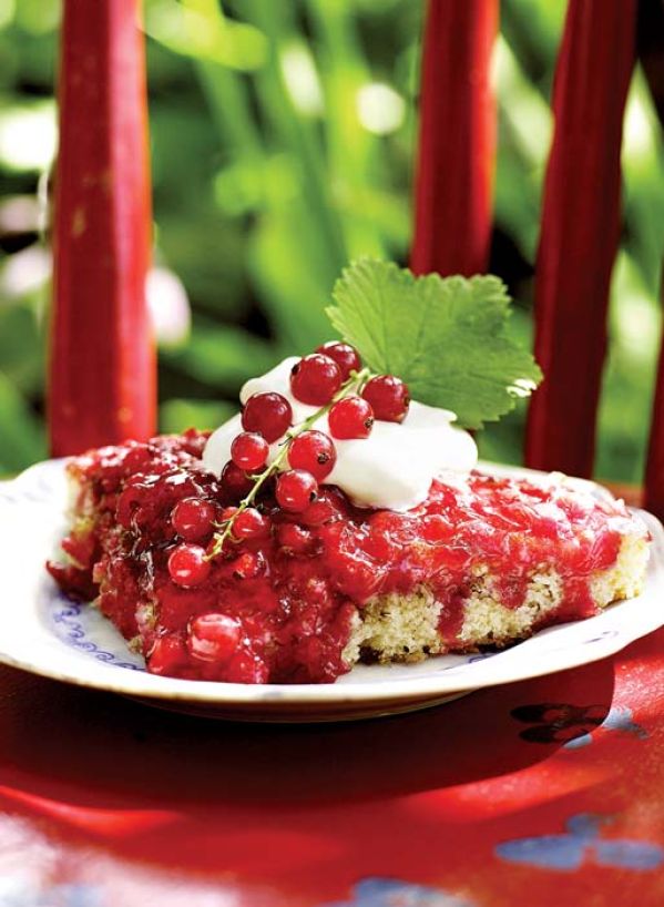 Placek jogurtowy z porzeczkami