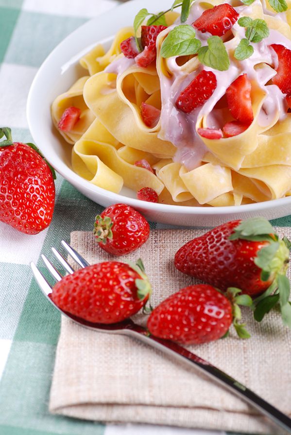 makaron z truskawkami iga