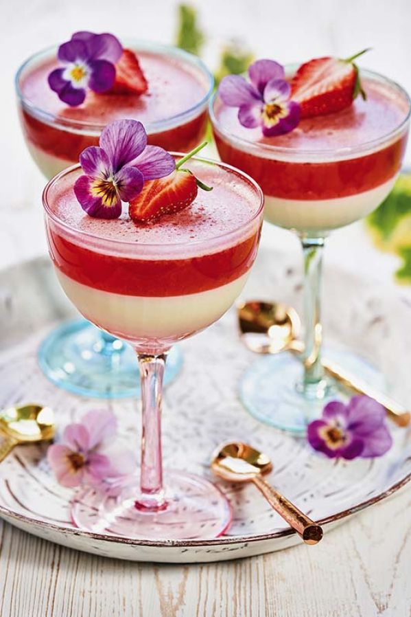 Kokosowy mus z truskawkami