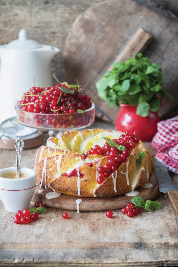 Lekka babka z porzeczkami babka z porzeczkami