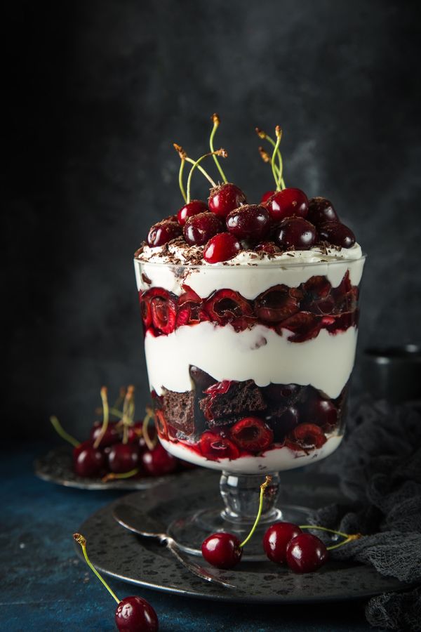 deser z wiśniami i mascarpone