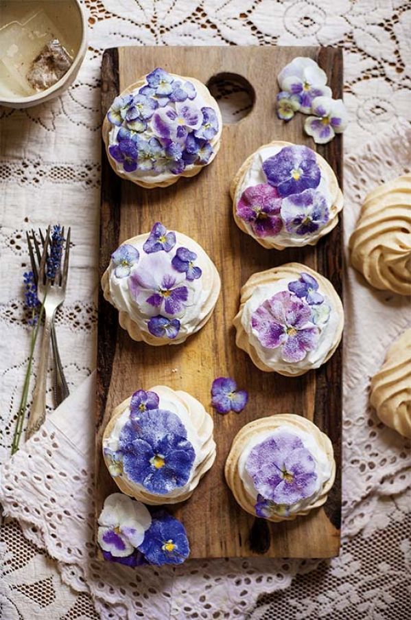 Babeczki fiołkowo-malinowe