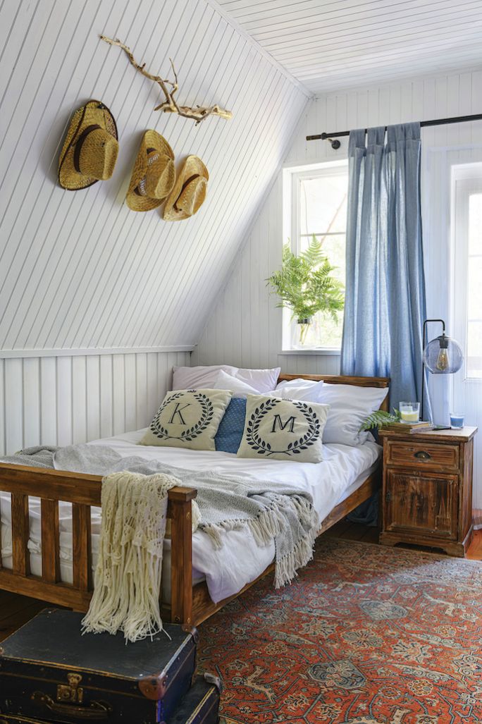 sypialnia w drewnie i bieli