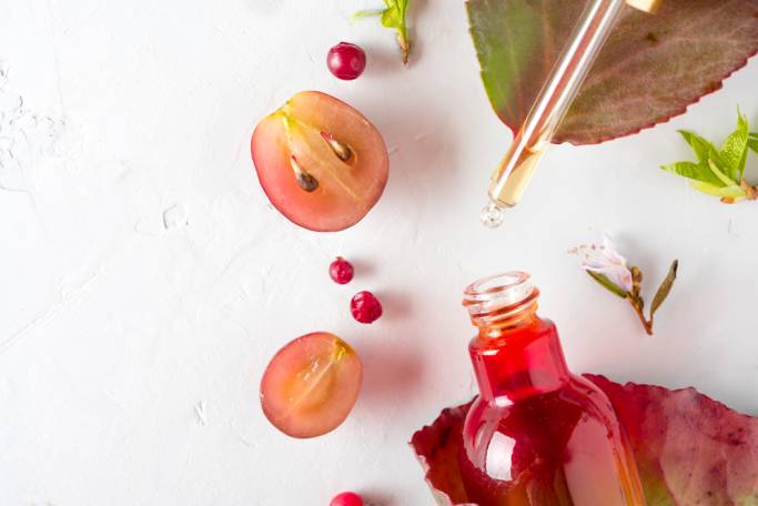 naturalne kosmetyki olej z pestek winogron do zmywania makijażu